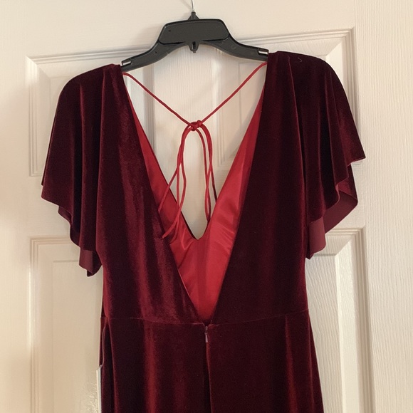 Never worn beautiful dark berry velvet dress! - Picture 3 of 4